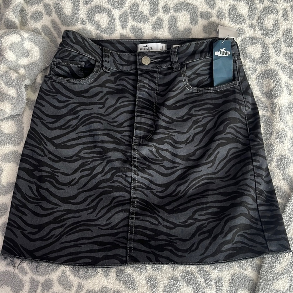 Hollister ultra high rise zebra print fashion skirt. New with tags!!